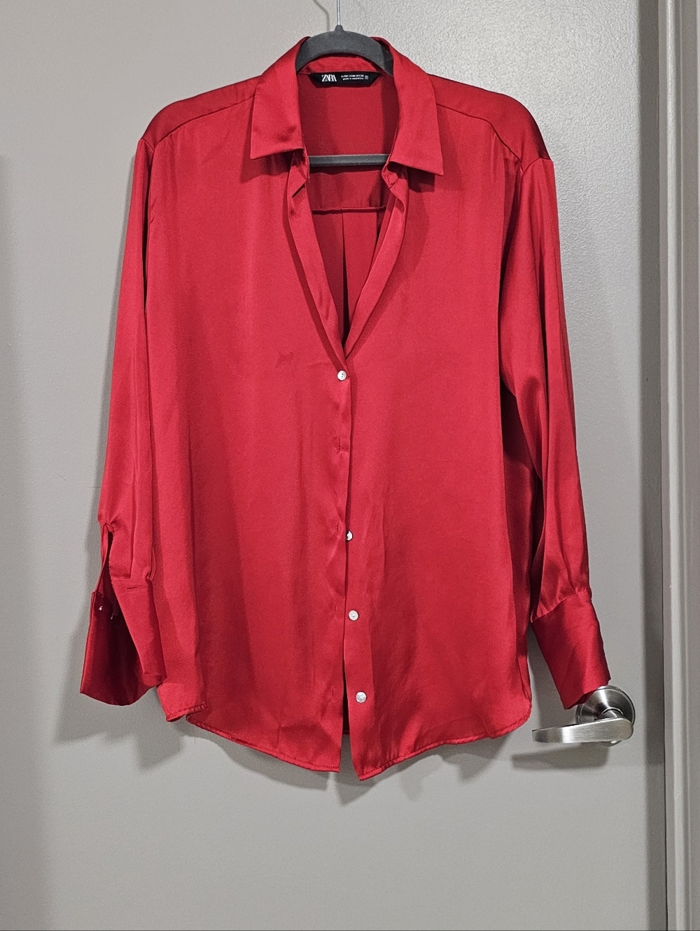 ZARA Red Satin Button-Up Shirt - EUR MA P